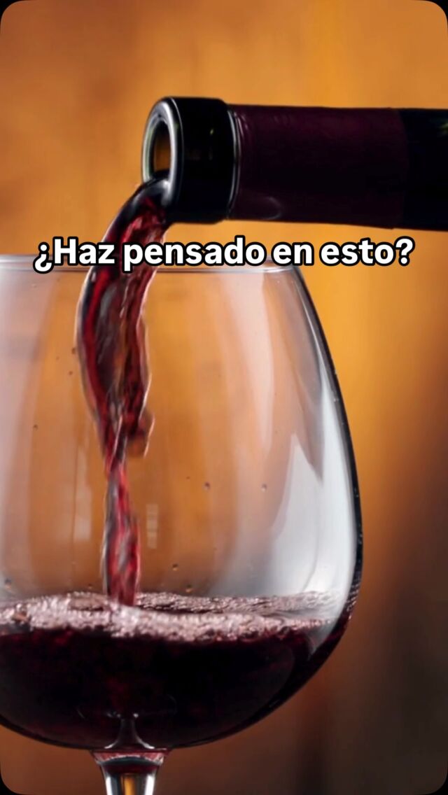 Cada vez que abres una botella de vino con un tapón de #corcho, estás contribuyendo a un ciclo sostenible que puede durar para siempre 🍃  Cada tapón de #corcho cuenta una historia… 🍷  ☝🏻Conoce más de nuestra planta en www.corchera.cl